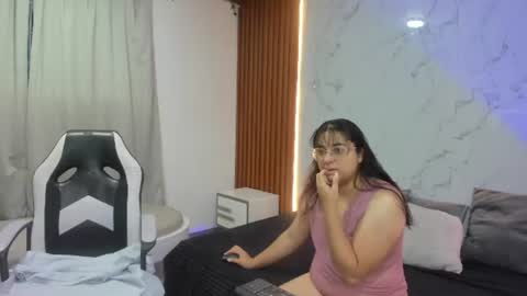 genesis_y_moon online show from June 26, 2026, 10:41 am
