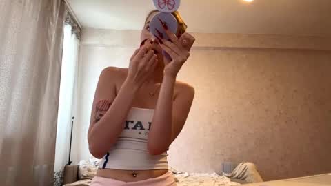 Snapshot of geneviveseay chatting on September 10, 2025, 10:59 am Emmi online show from September 10, 2025, 10:59 am