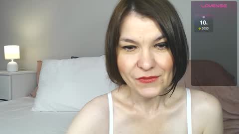 Snapshot of gentlywomen chatting on October 4, 2025, 8:01 am Elena online show from October 4, 2025, 8:01 am