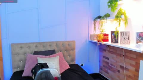 Snapshot of georgina_coule chatting on December 24, 2024, 12:00 pm Georgina Coule online show from December 24, 2024, 12:00 pm