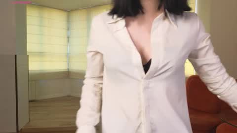 My name is Kelly online show from October 4, 2025, 3:15 am