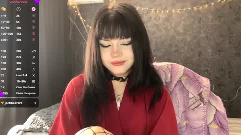 EmelyWoodes online show from May 28, 2026, 6:43 am
