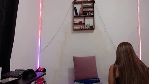 Snapshot of ghadats chatting on February 18, 2025, 3:10 am L A U R A online show from February 18, 2025, 3:10 am