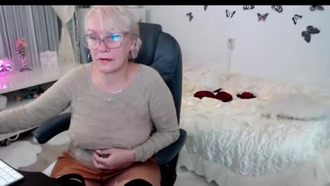 Snapshot of ghertrudequeen chatting on October 3, 2025, 3:25 am Ghertrudequeen online show from October 3, 2025, 3:25 am