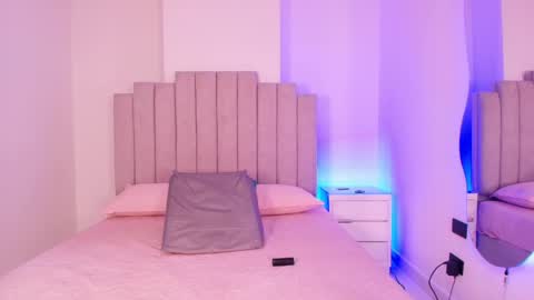 gia_roux_ online show from May 12, 2026, 7:22 pm
