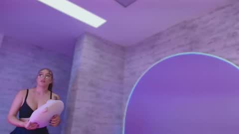 Gia online show from February 12, 2026, 7:42 pm