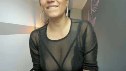 G I A  FOX online show from February 14, 2025, 10:36 pm