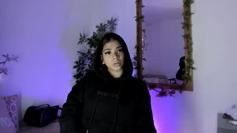 Gia  online show from September 30, 2025, 6:24 pm