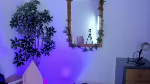 Gia  online show from October 14, 2025, 12:50 pm