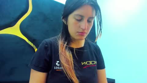 GiaRoussel online show from February 25, 2025, 1:39 pm