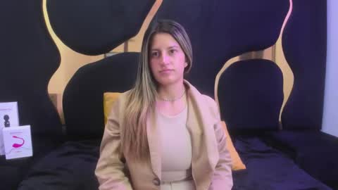 GiaRoussel online show from September 19, 2025, 3:56 pm