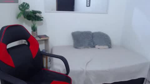 gibi_laurent online show from June 3, 2026, 2:44 pm