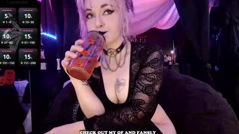 Snapshot of gigglemethis22 chatting on September 25, 2025, 5:49 pm Giggles online show from September 25, 2025, 5:49 pm