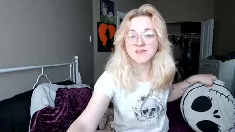 Giggles online show from June 12, 2026, 2:32 am