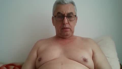 gigi1970 online show from April 12, 2026, 9:03 am