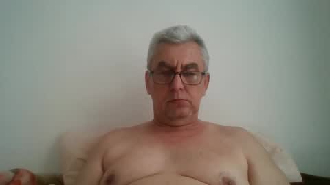 gigi1970 online show from April 18, 2026, 12:42 pm