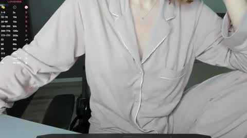 gigihadd online show from February 1, 2026, 1:53 pm