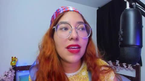 gigimooon online show from November 15, 2025, 2:42 am