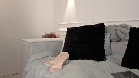 Giigii Hadid  online show from May 27, 2026, 7:33 pm