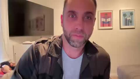 gilber10101 online show from October 19, 2025, 7:47 pm