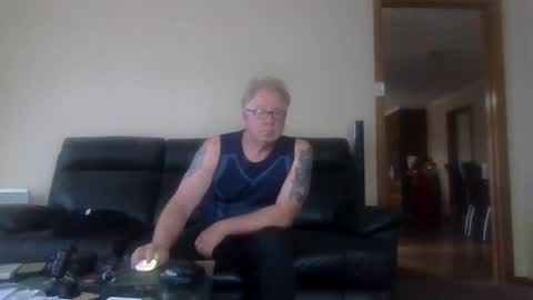 gimmmieoooo online show from February 22, 2026, 6:13 am