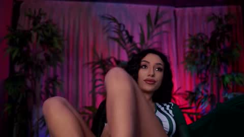 Snapshot of ginavalentinna chatting on February 10, 2026, 8:02 pm Gina online show from February 10, 2026, 8:02 pm