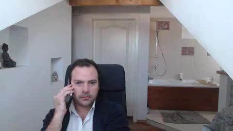 Snapshot of gintonik89 chatting on February 19, 2025, 7:28 am gintonik89 online show from February 19, 2025, 7:28 am