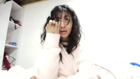 giovanna_oliveria online show from April 17, 2026, 7:00 am