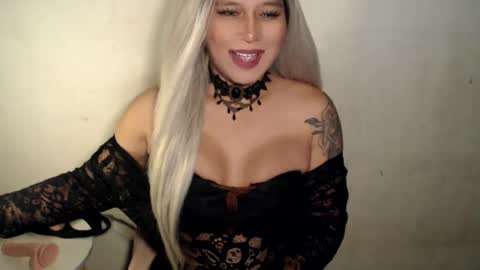 Nica online show from July 19, 2026, 5:33 am