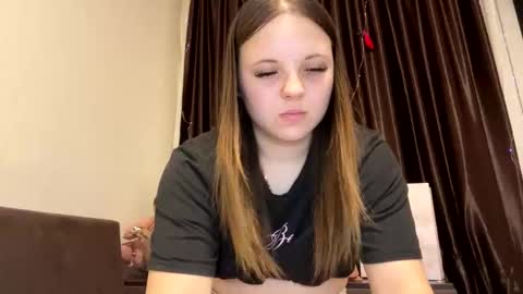 girl_shy07 online show from March 8, 2026, 6:44 pm