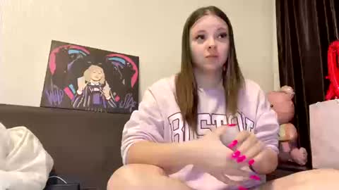 girl_shy07 online show from March 11, 2026, 7:53 pm