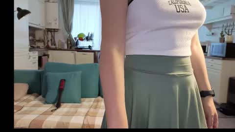 Girlfriend online show from October 25, 2025, 2:24 pm