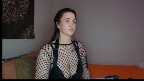 Snapshot of girlofurdreamsxxxxox chatting on December 5, 2025, 2:53 am Camille online show from December 5, 2025, 2:53 am
