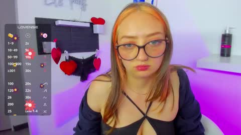 Maze    Thumbs up online show from October 17, 2025, 6:43 pm