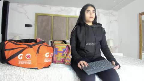 Snapshot of giselamaru chatting on February 12, 2026, 10:43 am online show from February 12, 2026, 10:43 am