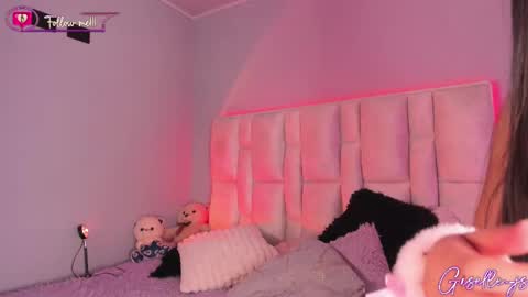 Instagram gisellee  22  online show from February 28, 2025, 10:50 pm