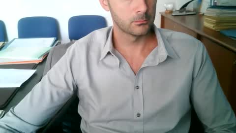 giuseppevai1 online show from October 1, 2025, 10:10 am