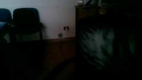 giuseppevai1 online show from November 18, 2025, 11:36 am