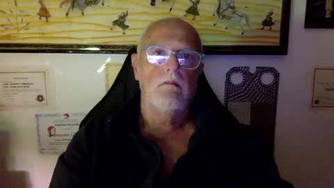 giutomma930394 online show from April 30, 2026, 11:42 pm