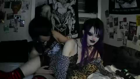 Gloomy online show from April 18, 2026, 4:49 am