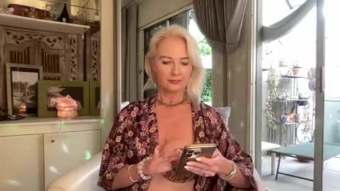 Gl1tter Barbie online show from November 19, 2025, 12:05 pm