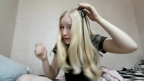 Laura online show from April 21, 2026, 7:03 am