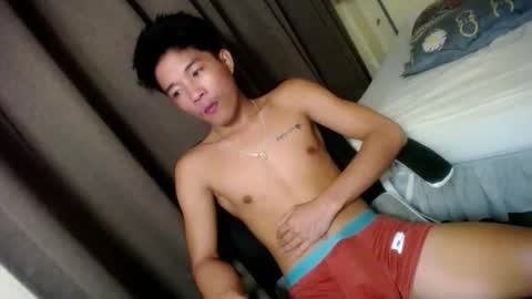 Snapshot of glenndou_daxs chatting on October 17, 2025, 12:08 pm glenndou_daxs online show from October 17, 2025, 12:08 pm