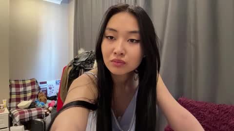 Mia online show from April 2, 2026, 9:40 am