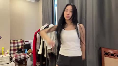 Mia online show from April 4, 2026, 11:18 am