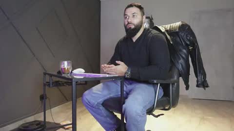 Matthew .. for short call me Matt online show from November 7, 2025, 4:12 am