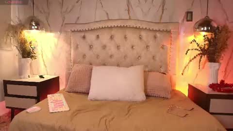 glexiis_ online show from June 17, 2026, 12:29 pm