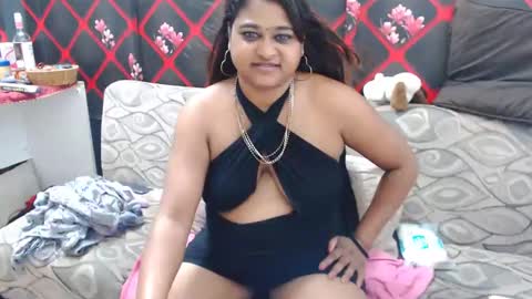 glitter candy online show from February 21, 2025, 11:54 pm