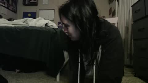 Snapshot of glitterspace chatting on October 29, 2025, 7:54 am anna online show from October 29, 2025, 7:54 am