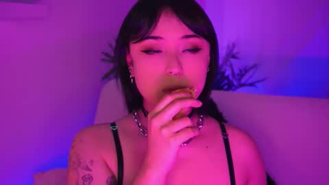 Mimi online show from March 5, 2026, 8:27 pm